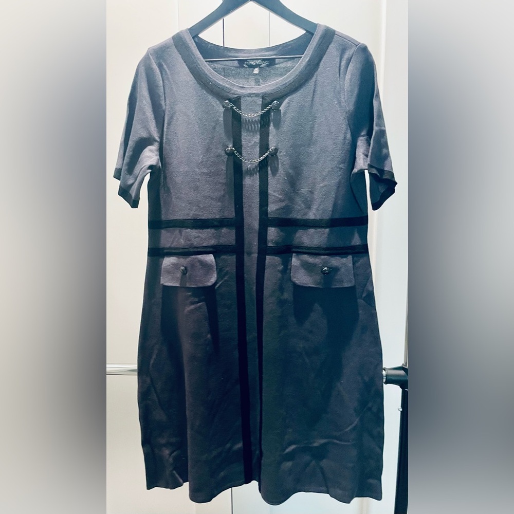Ming Wang Gray and Gray knee length elegant medium dress 22” pit & 37” length